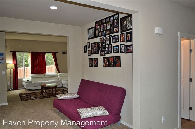 Building Photo - 4 br, 2.5 bath House - 1255 43rd St NE