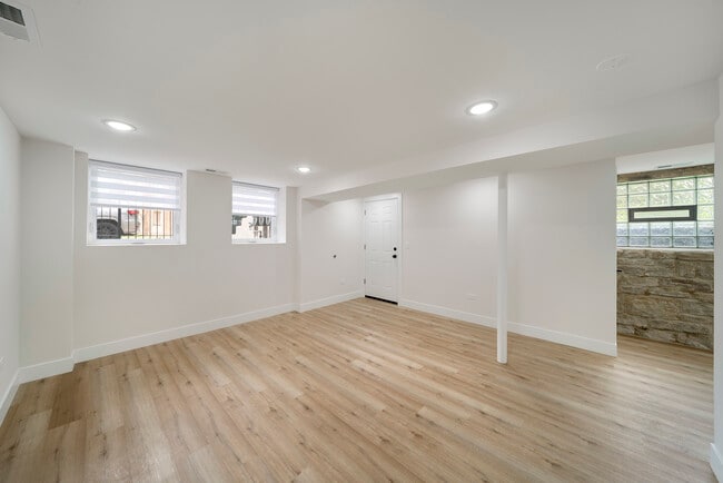 Building Photo - 1137 N Francisco Ave