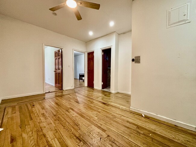 Building Photo - 30 Dongan Pl