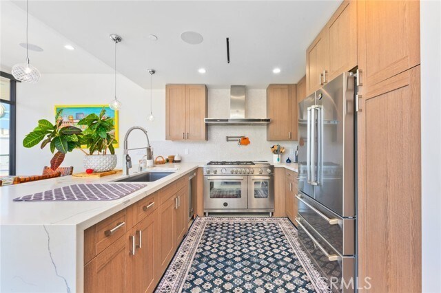 Foto del edificio - 504 E Balboa Blvd