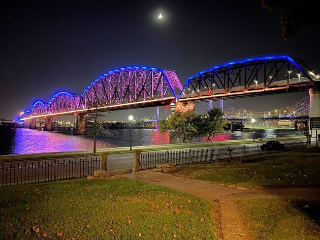 Foto del edificio - 212 W Riverside Dr