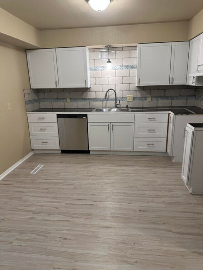 Building Photo - 5246-5248 N 54th St. (3 Unit)