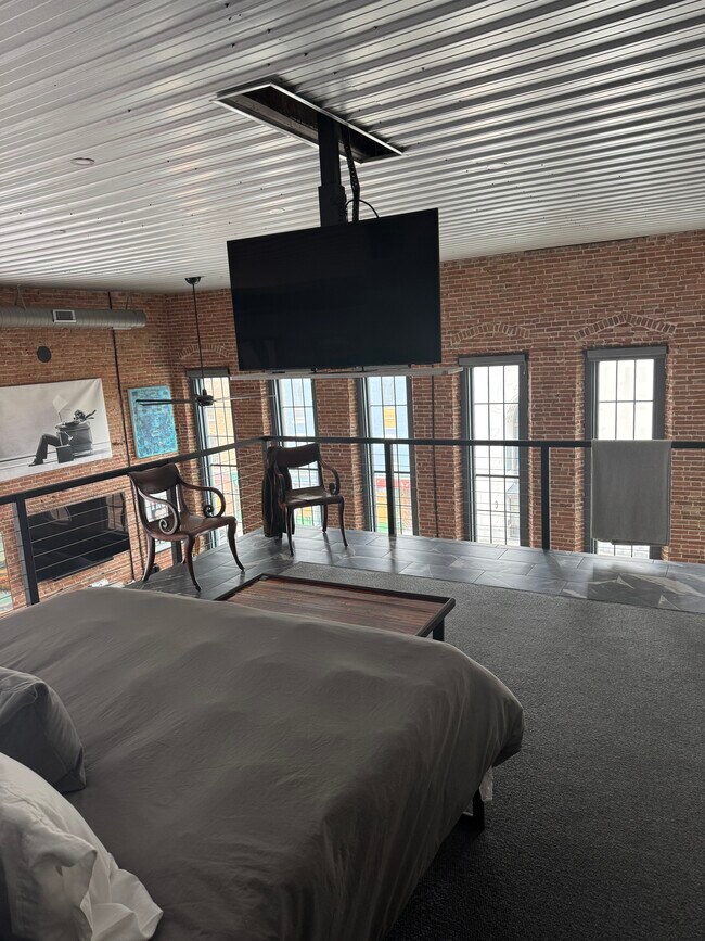 Bed room loft - 5 S Market St