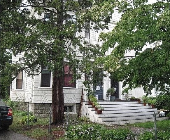 Building Photo - 5-6 Hollis Park