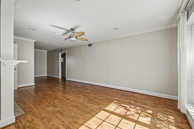 Foto del edificio - 5222 Fleetwood Oaks Ave