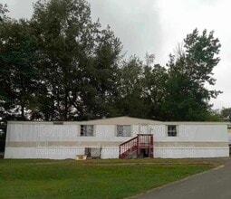Building Photo - 1104 Columbia Ave