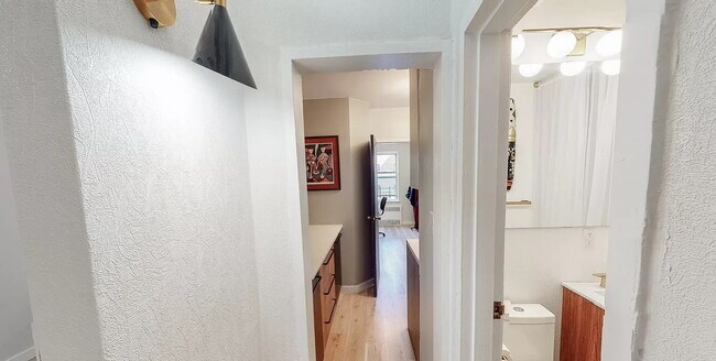 Foto del edificio - Beautiful One bedroom flooded with light