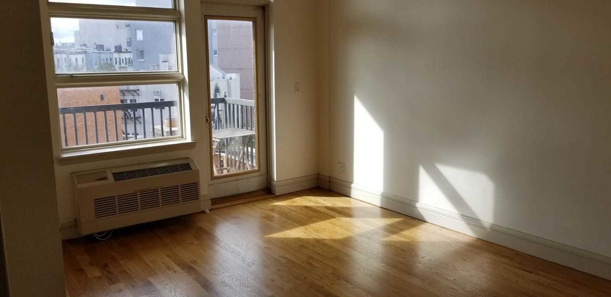 Primary Photo - 525 Union St