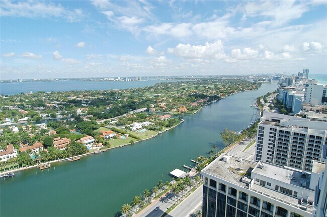 Foto del edificio - 4779 Collins Ave