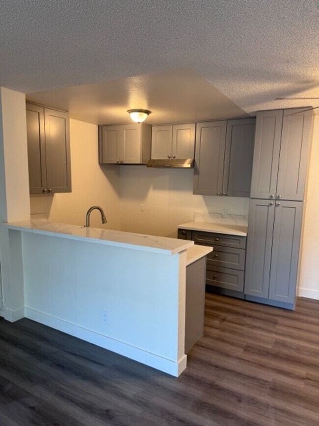 Foto del edificio - 4727 W 147th St