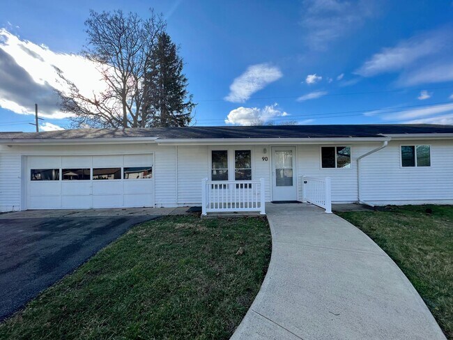 Foto del edificio - Expansive 4-Bedroom, 2-Bath Home Offering ...