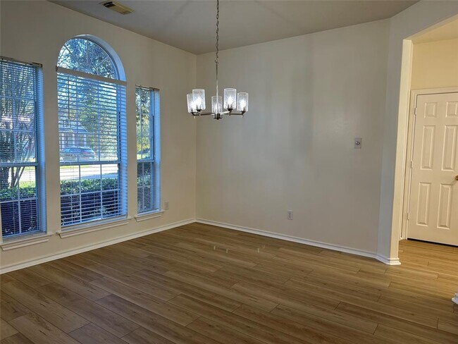 Building Photo - 10 Fair Light Ct