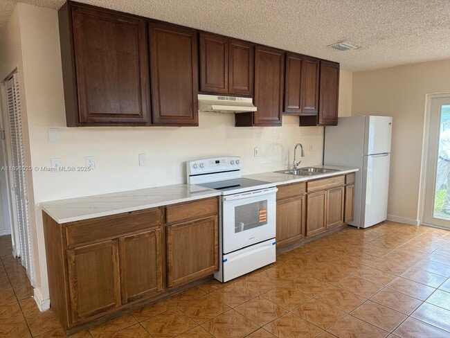 Foto del edificio - 911 SW 76th Ave