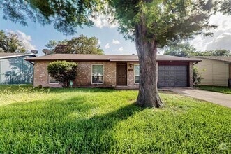 Building Photo - 4009 Providence Dr