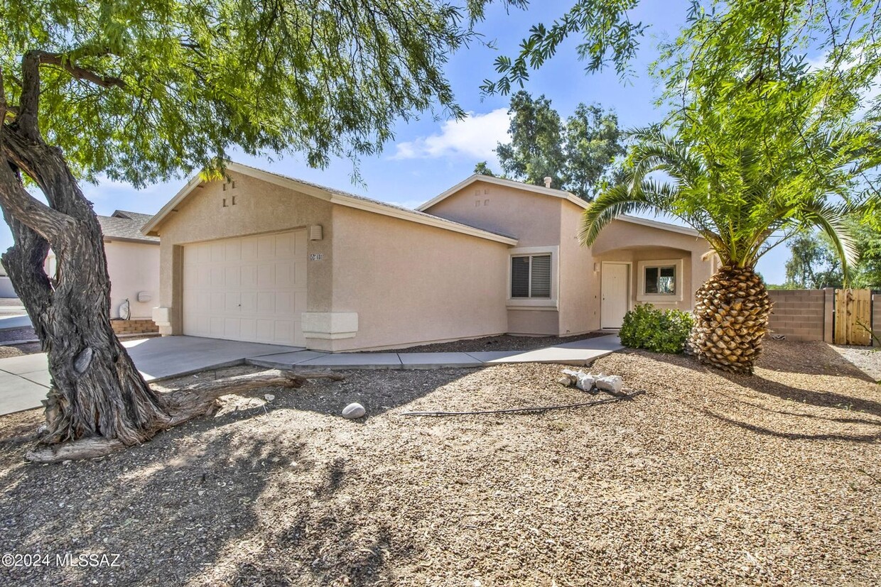 Primary Photo - Gorgeous home in Rita Ranch