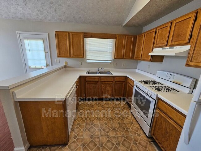 Building Photo - 140 Crystal Brook