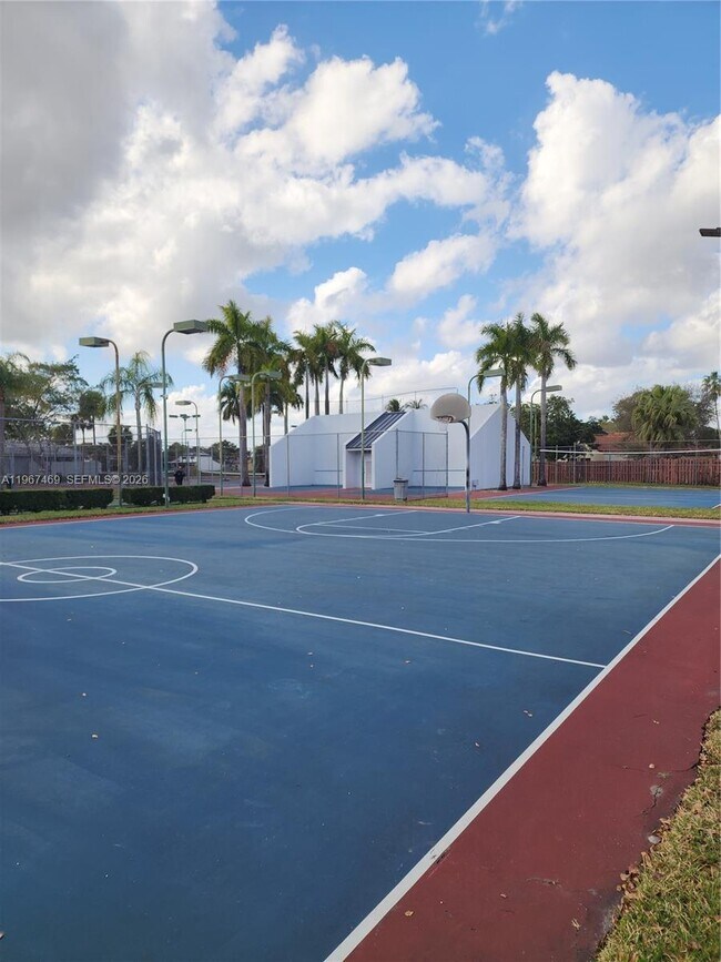 Foto del edificio - 18270 Mediterranean Blvd