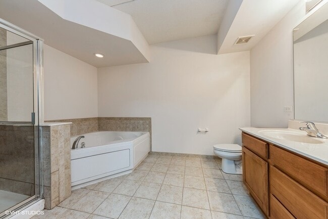 Building Photo - 3501 Wellington Ct