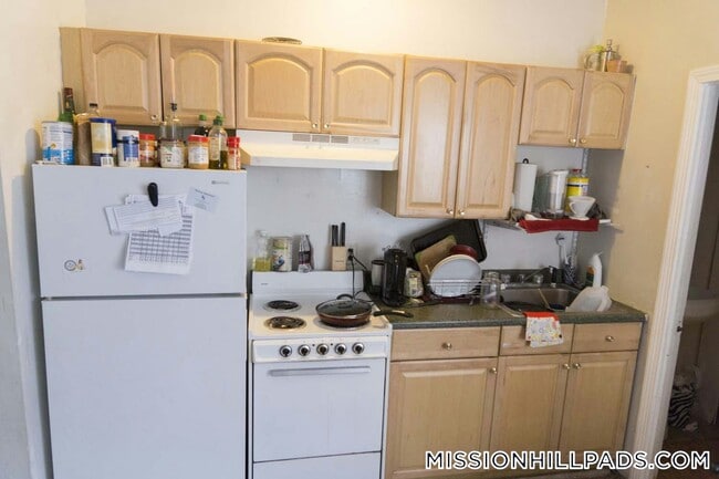 Building Photo - 894 Huntington Ave