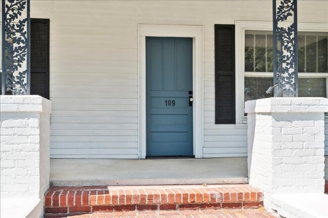 Foto del edificio - 109 Winston St
