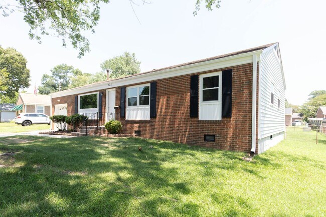 Foto del edificio - Renovated 3bdr 2bth rancher in the heart of Newport News