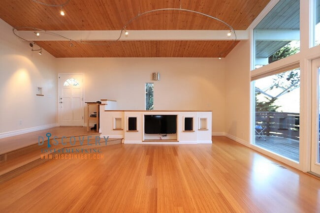 Building Photo - Coming Soon! 4 Bedroom Montclair Home with...