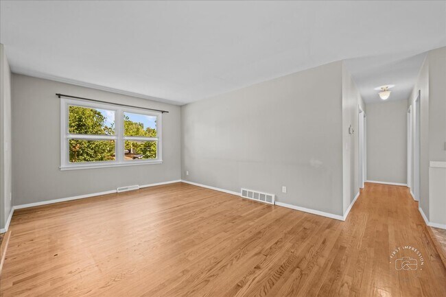 Building Photo - 1607 Oak St