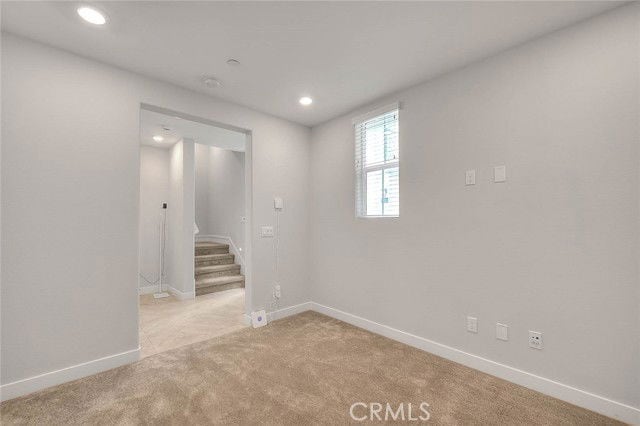 Building Photo - 6 Crown Point Dr