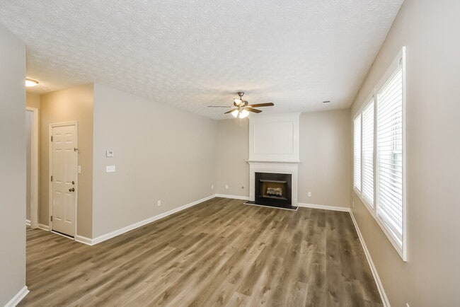 Building Photo - 7050 Silver Bend Overlook