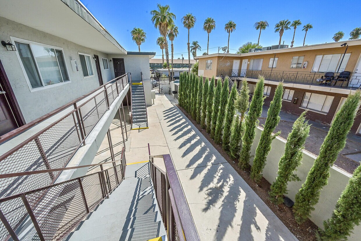 Foto principal - 2201 Sunrise Ave