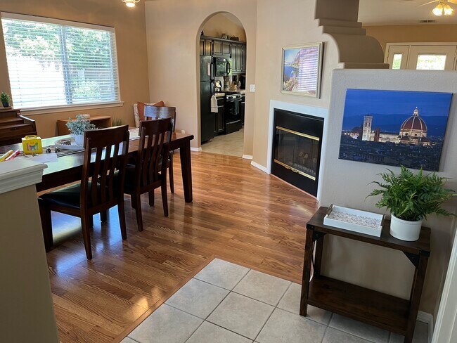 Building Photo - 1503 Las Brisas Dr
