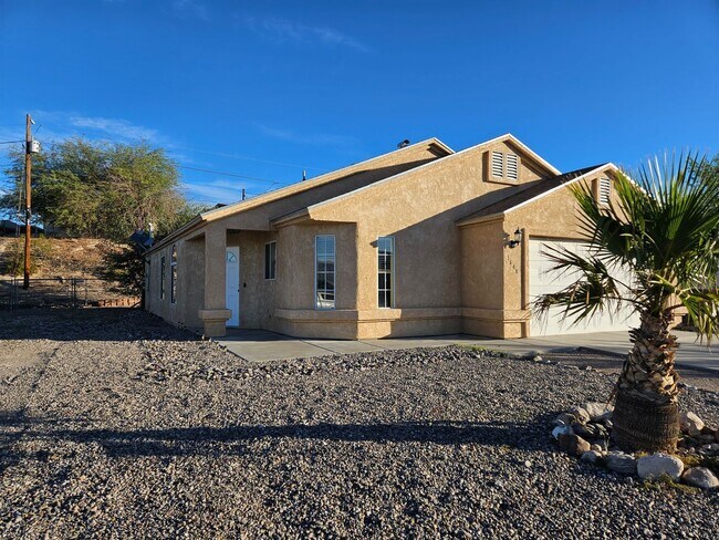 Building Photo - 3 Bedroom Home Located in Bullhead City