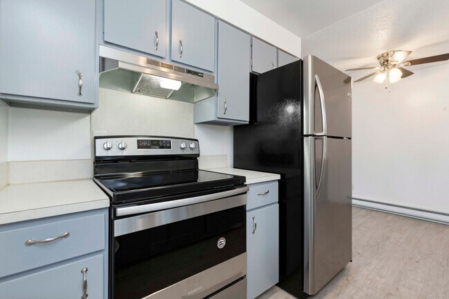 Foto del edificio - Spacious 1-Bedroom with Parking in Scenic ...