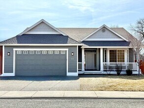 602 Ridgeview Ln
