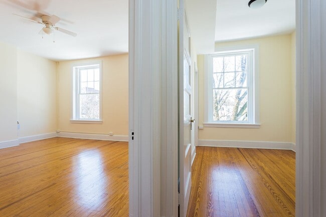 Foto del edificio - 412 W Marshall St