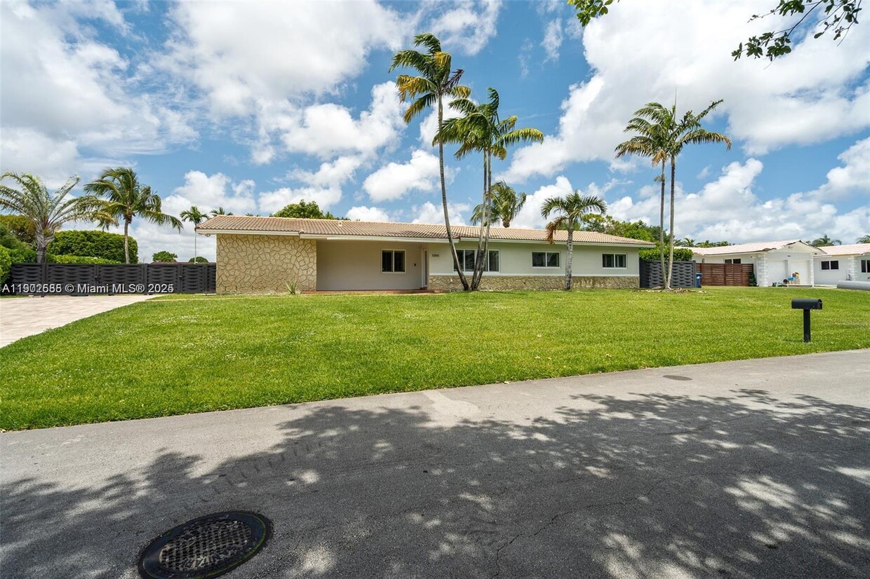 Foto principal - 10841 SW 127th St