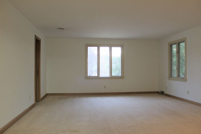 Building Photo - 318 McKinley Ave