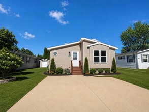 Building Photo - 323 White Oak Ln