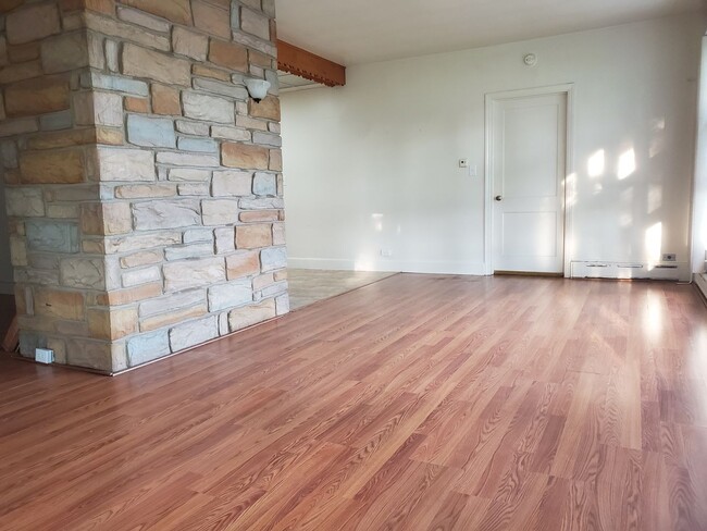 Building Photo - 615 Kraybill Church Rd