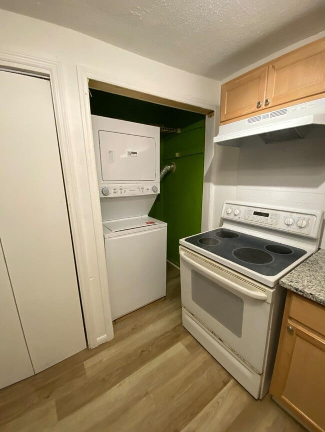 Building Photo - 1015 Richmond St