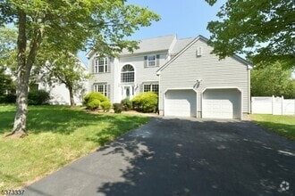 Building Photo - 65 Vones Ln