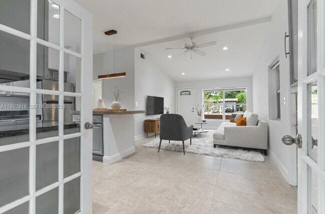 Foto del edificio - 1032 SW 22nd Terrace