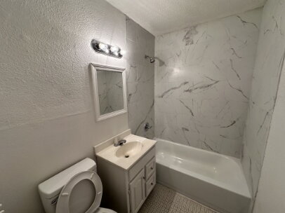 Foto del edificio - 3 BR Home  1 bathroom.