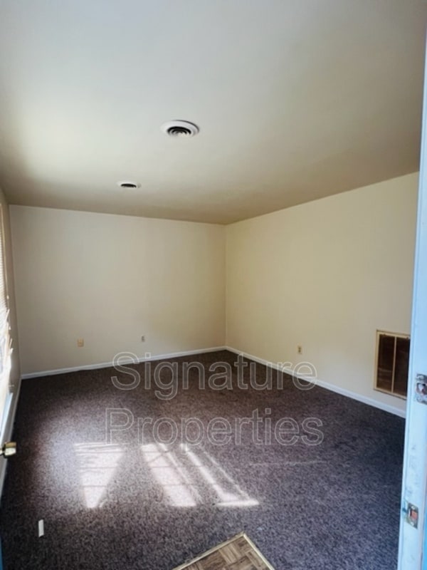 Building Photo - 2524 Pin Oak Ct