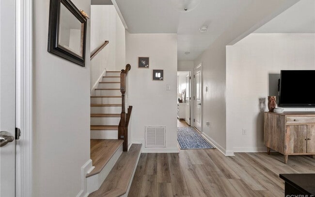 Building Photo - 7832 Mint Ln