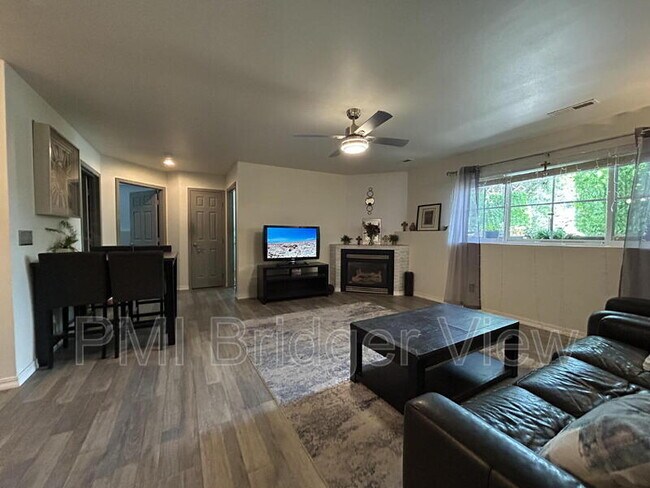 Foto del edificio - 3505 Fallon St