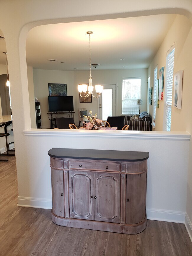 Foyer and Living room - 2471 Sunrise Rd
