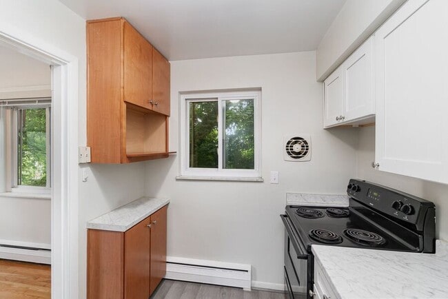 Building Photo - 3525 Linwood Ave
