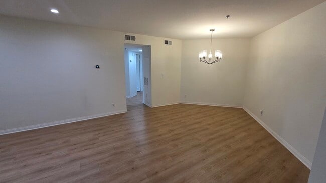 Building Photo - 697 Sutton Crest Trl