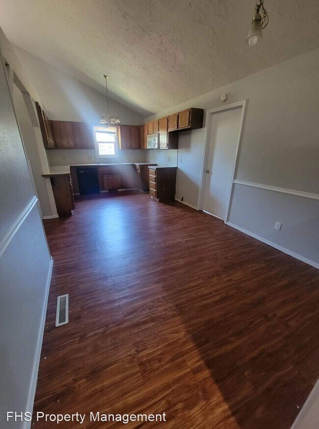 Building Photo - 3 br, 2 bath House - 4032 S El Salvador